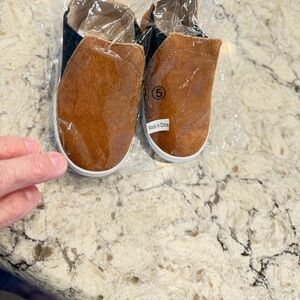 Kids Slip-On Casual Shoes in Brown - Comfortable Everyday Wear size 5. TX MOCCS